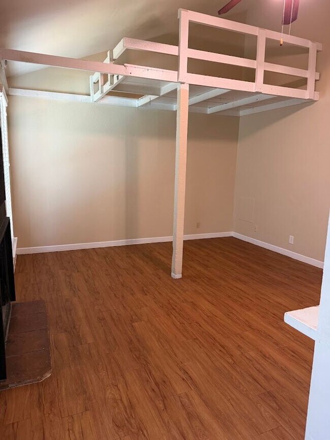 Photo - 1000 W 26th St