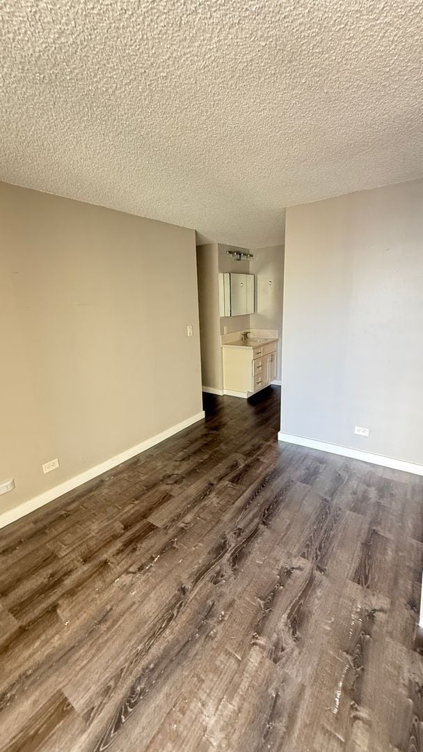 Photo - Modern 2-Bedroom Unit with Large Lanai – Prime Waikiki Location