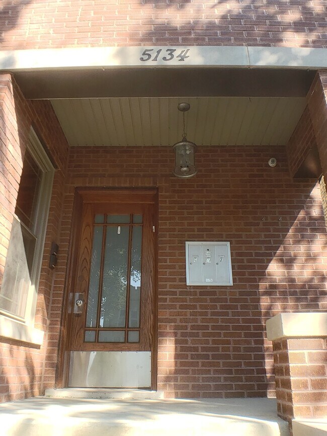 Photo - 5134 W Henderson St Unidad G