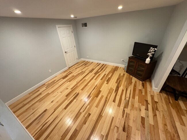 Building Photo - 4816 Bond St Rental