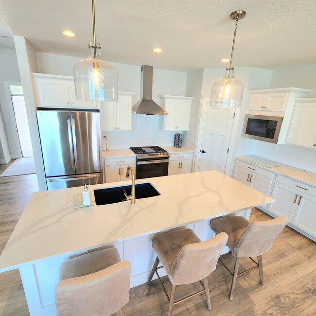 Photo - 895 Harrington Way