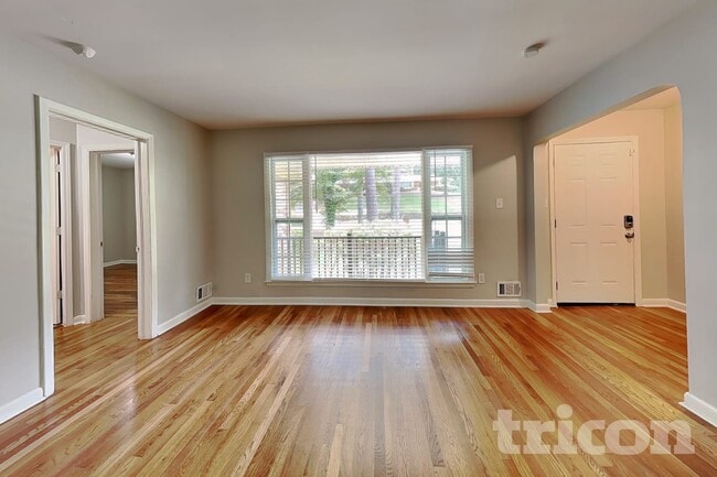 Photo - 381 Waterford Rd NW