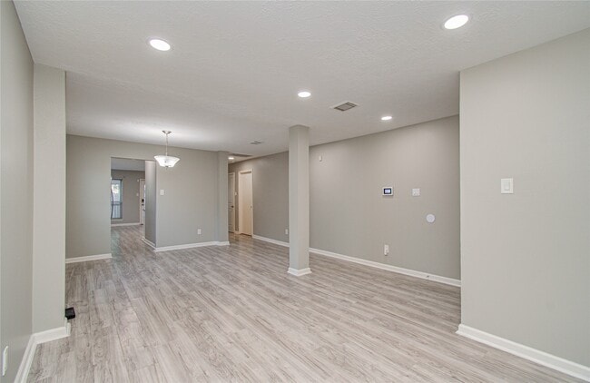 Photo - 2005 Village Park Dr