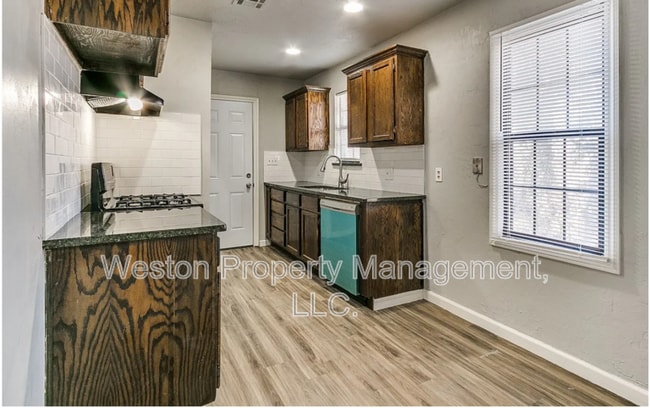 Photo - 1209 NE 43rd St