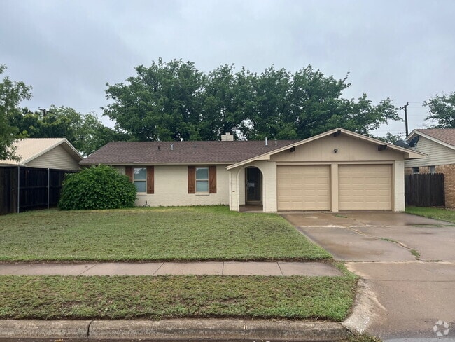 Building Photo - "Charming 3-Bedroom with 2 Full Baths in L... Rental
