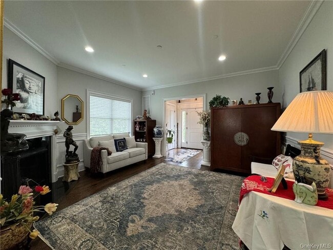 4 Rose Ave