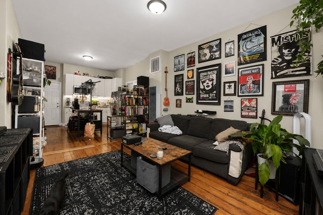 Building Photo - 1508 N Artesian Ave Unit 2R