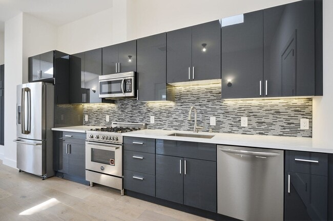 Building Photo - 2734 20th St Unit 2 Rental