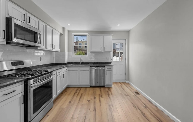 Building Photo - 121 N Patterson Park Ave