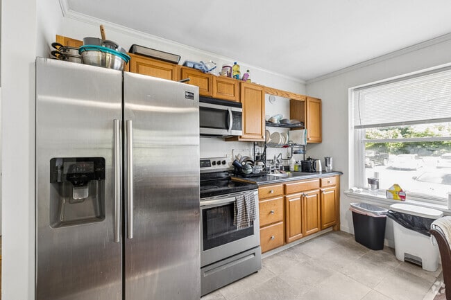 4BR, 1BA - 1,200SF - Kitchen