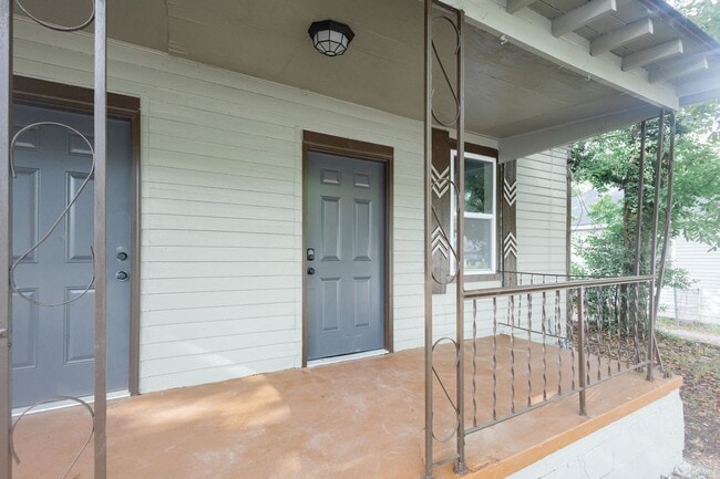 Photo - 208 W Cherry St