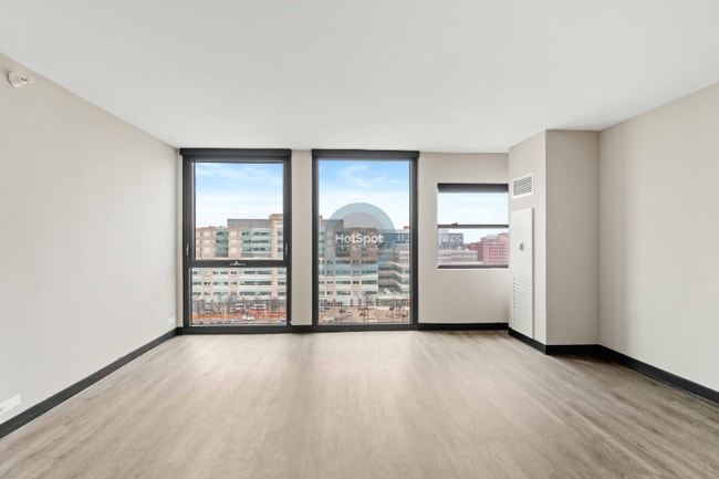 Photo - 1920 W Ogden Ave Unidad 1712