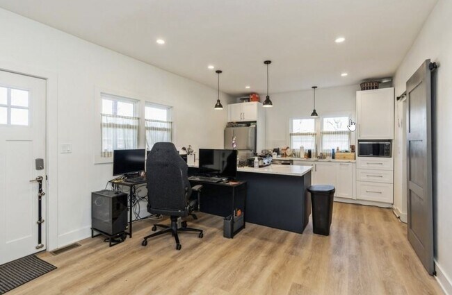 Photo - 222 W State St