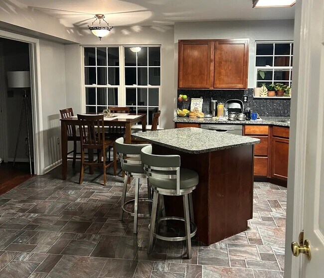 13015 Skyview Ln