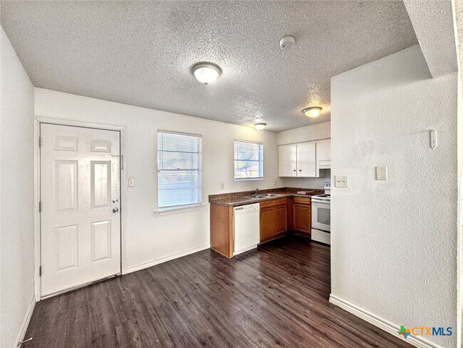 Photo - 742 Martindale Rd