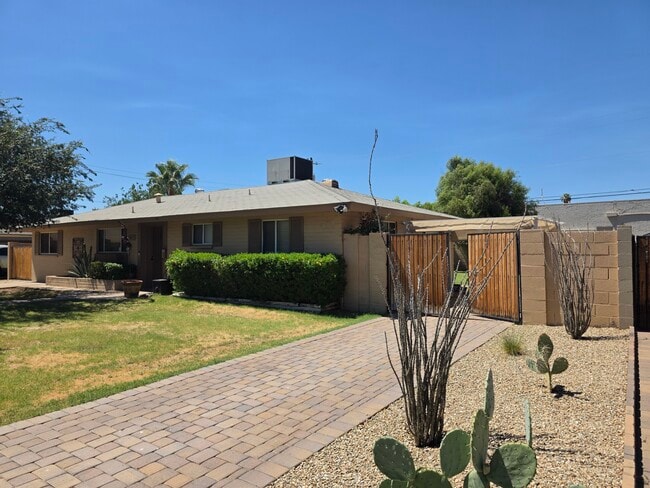 Photo - 1610 E Palo Verde Dr