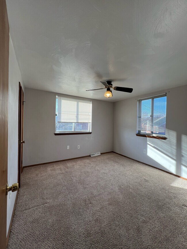 Photo - 4501 Bataan Ave