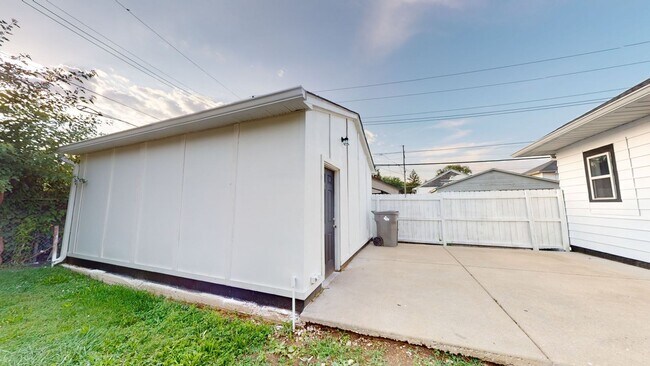 Photo - 914 North Goodlet Avenue