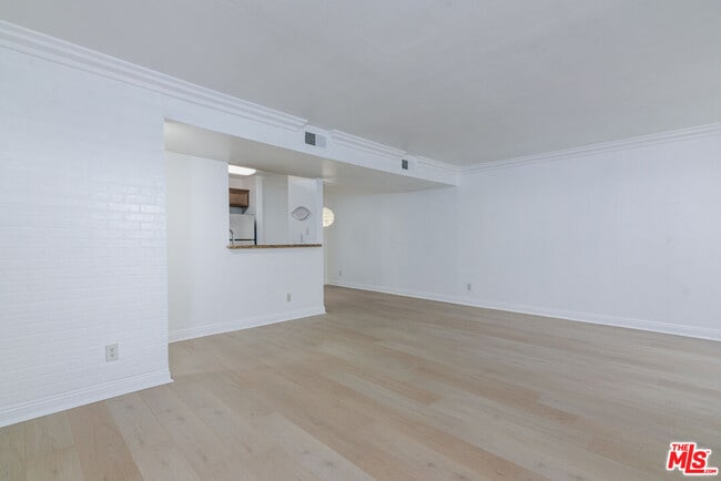 Photo - 355 N Maple St Unit 116