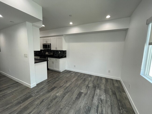 Photo - 626 W 76th St Unit 626 W 76th St