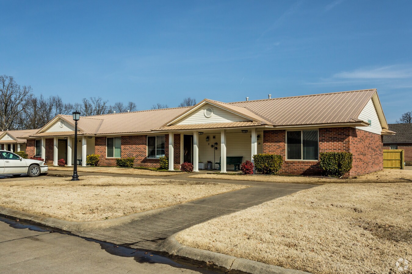 East Oak Place Apartments - East Oak Place Apartments
