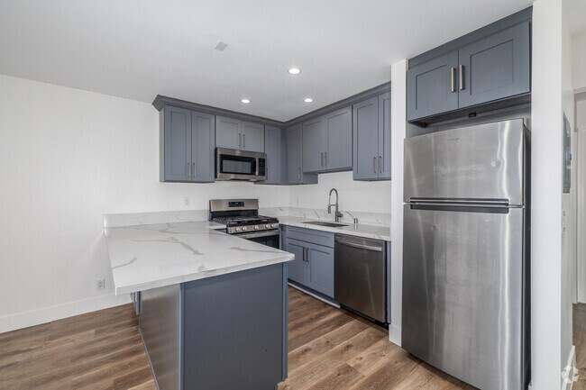 1BR, 1BA - 650SF - Kitchen