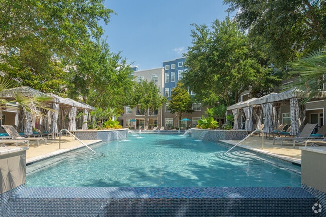 Piscina - Voyager at the Space Center