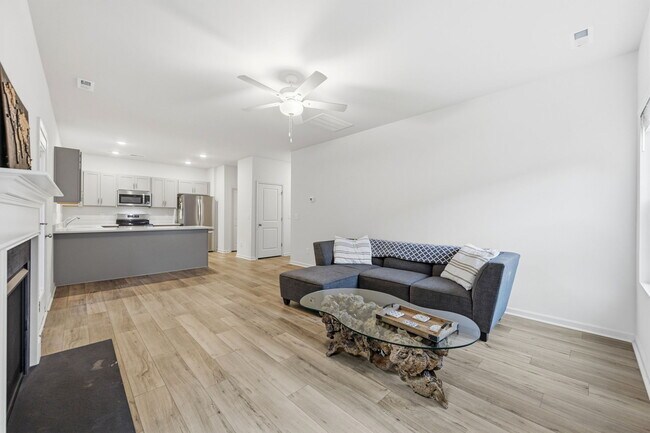 Photo - 305 Ruby Baird Dr