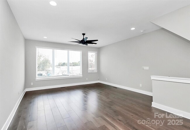 Photo - 1921 W Trade St