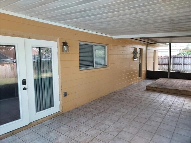 Photo - 2001 Groveland Rd