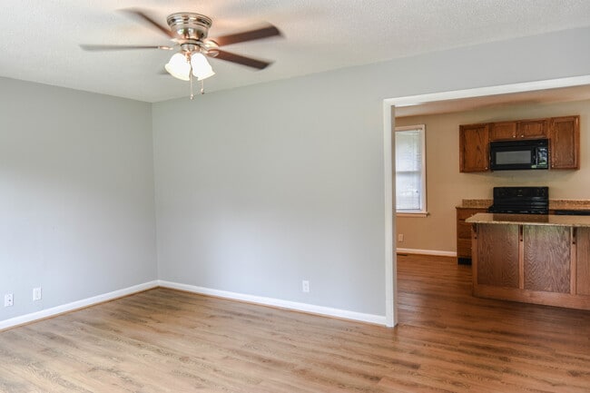 Photo - Pet Friendly Three Bedroom!