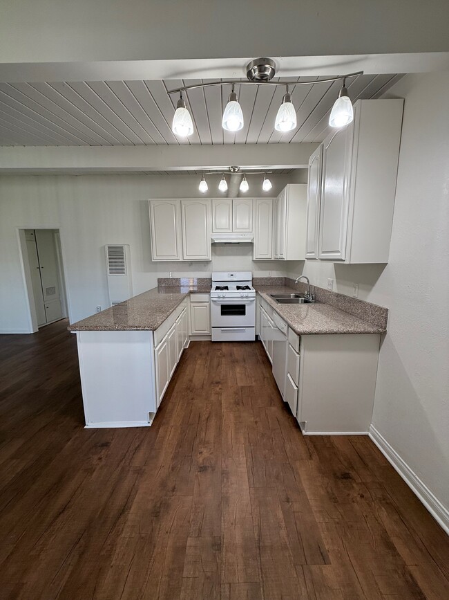 Building Photo - Friendly Hills Villas Rental
