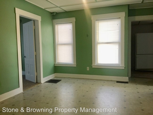 Photo - 9 College St