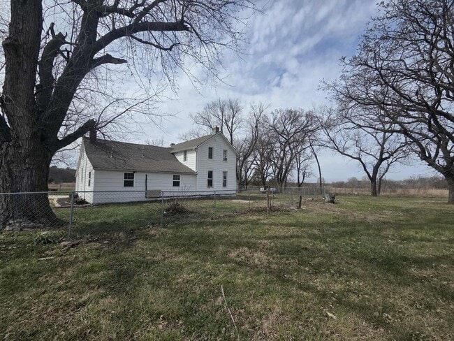 Photo - Charming Farm House!