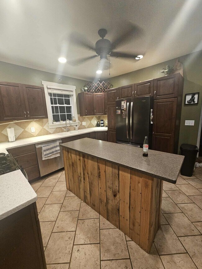 Photo - 93 N Rose Blvd