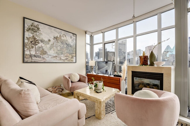 Building Photo - 1050 Smithe St