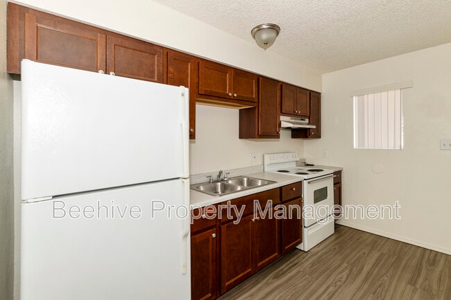 Photo - 1502 E Adams St