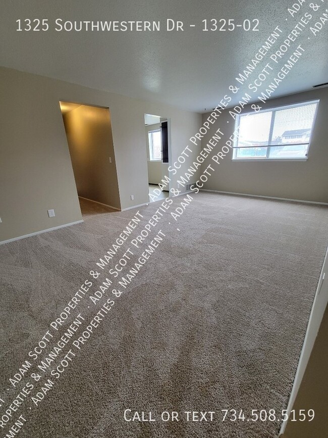 Building Photo - 1325 Southwestern Dr Unit 1325-02