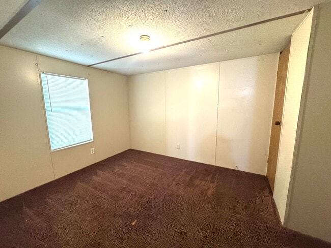 Photo - 2/2 singlewide in MH park in Greenwood, FL