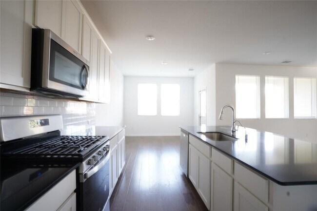 Photo - 304 Northview Ln