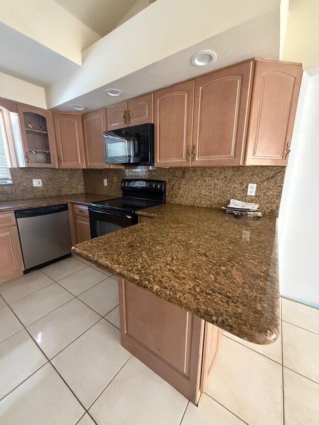 Photo - 1000 SE 7th Ave