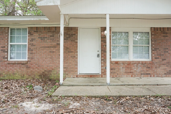 Photo - 6115 Willow Ln N