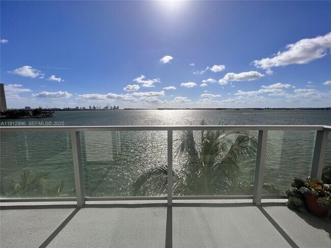 Building Photo - 1155 Brickell Bay Dr Unit 510