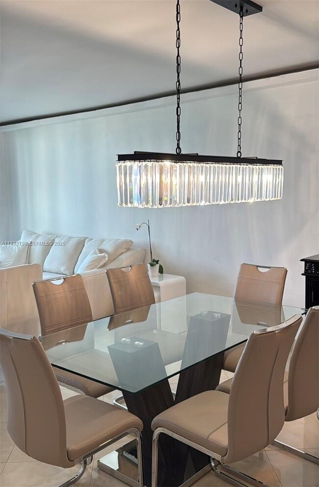 2301 Collins Ave Unit 1025