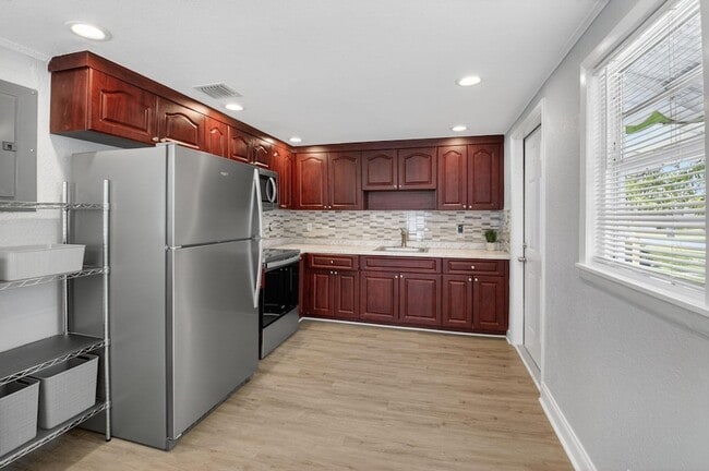 Photo - 239 NW 6th Ave