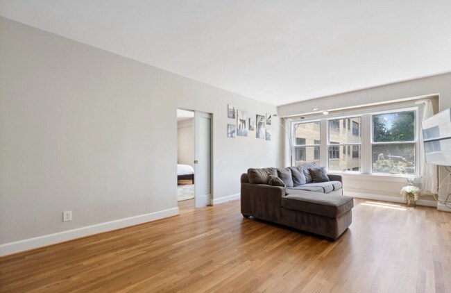 Photo - 3901 Cathedral Ave NW Unit 220