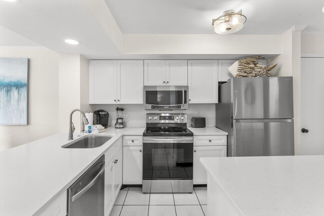 Photo - 913 Harbour Point Ln
