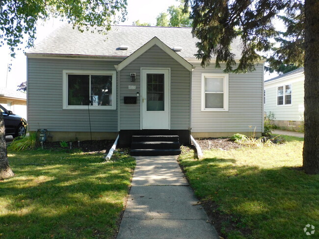 Building Photo - 4007 Wright Ave Rental