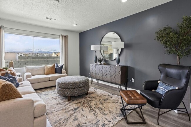 Stunning 4 bedroom home with great amenities - Stunning 4 bedroom home with great amenities