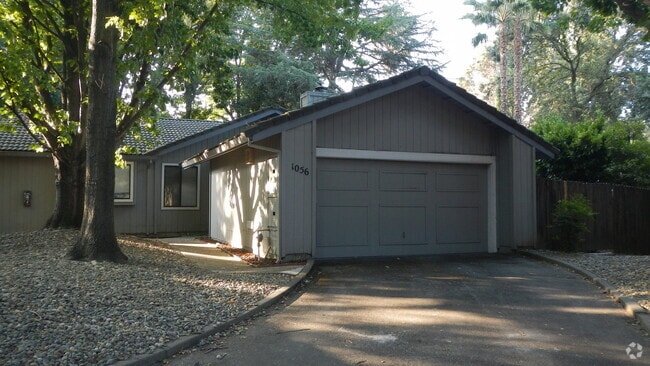 Building Photo - 3 Bedrooms, 2 Baths Half-plex in Greenhaven Rental